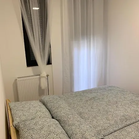 Iris Apartment *