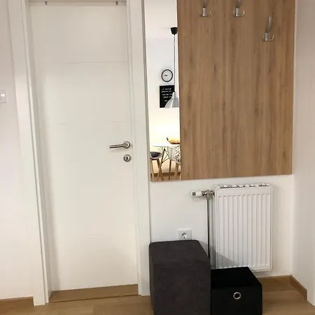 Iris Apartment *