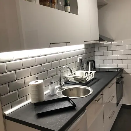 Iris Apartment *