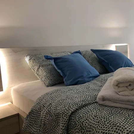 Iris Apartment *